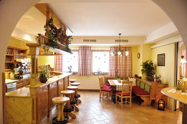 Bar und Essbereich | © Roland Holitzky