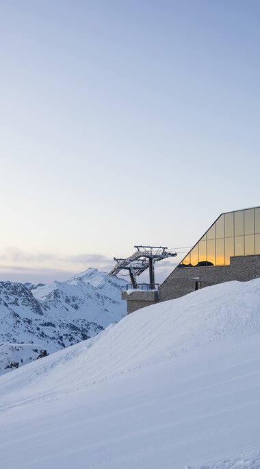Spitzbahn im Winter bei Sonnenaufgang in Obertauern | © Tourismusverband Obertauern